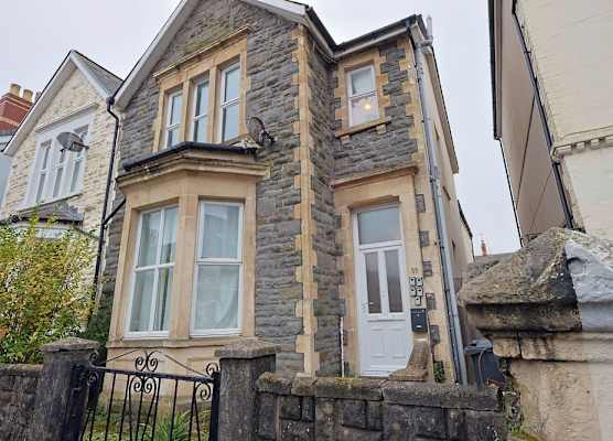 Cardiff Guesthouse & On-Street Parking 1