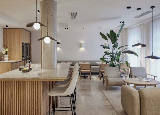 ADELANTE Boutique Hotel 1