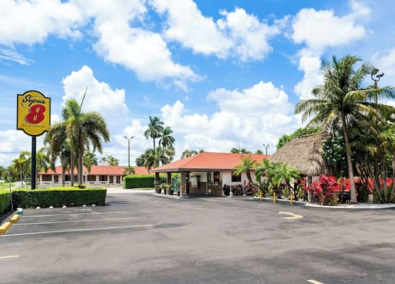 Super 8 by Wyndham Florida City/Homestead/Everglades 1