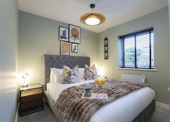 Elliot Oliver - Deluxe Two Bedroom Apartment With Parking & EV Charger 1