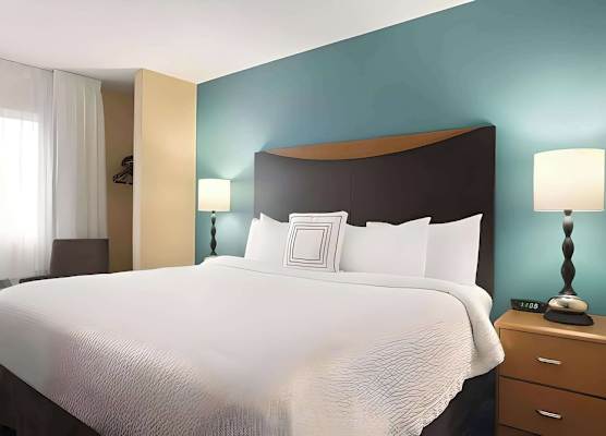 Dubuque Inn and Suites 1