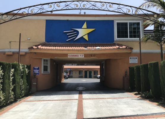 Starlight Inn La Brea 1