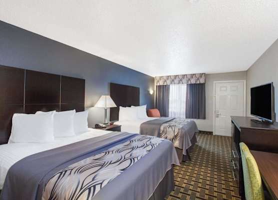 DAYS INN BY WYNDHAM ENNIS 1