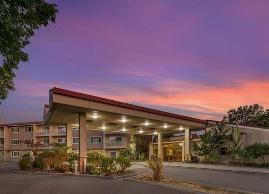 Best Western Plus Garden Court Inn 1