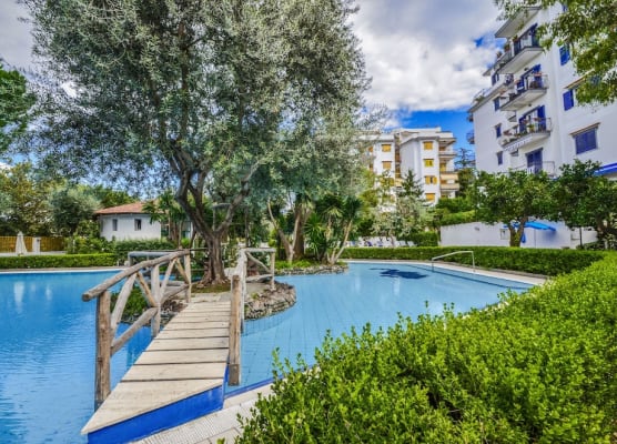 Sorrento Pool&Suites 1