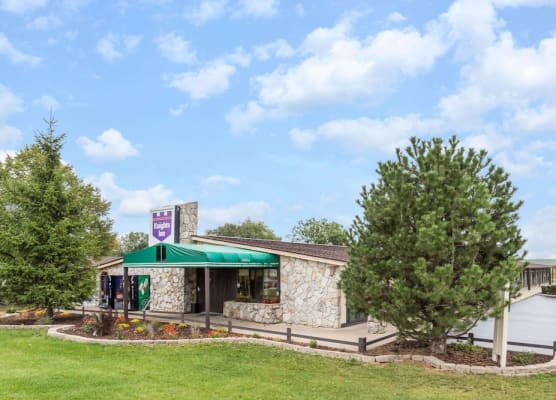 Knights Inn Racine 1