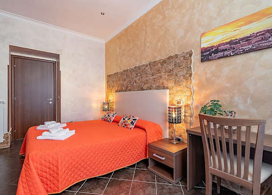 Alis Laura Guest House - 10 mins to Colosseum, Modern & Near Metro 1