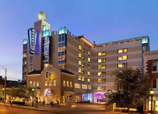 The Moonrise Hotel 1