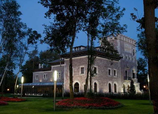 Castillo del Bosque la Zoreda 1