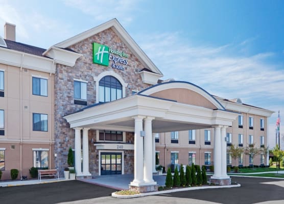 Holiday Inn Express & Suites WARMINSTER - HORSHAM by IHG 1
