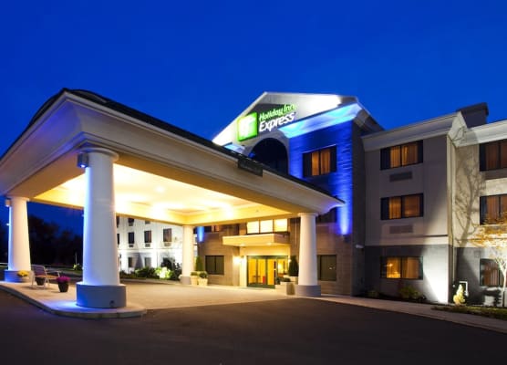 Holiday Inn Express SYRACUSE AIRPORT by IHG 1