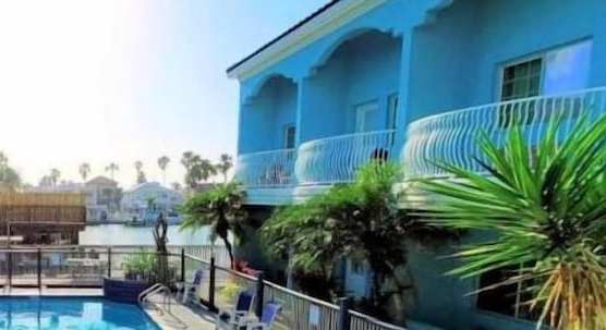 Casa Bella Hotel and Suites 1