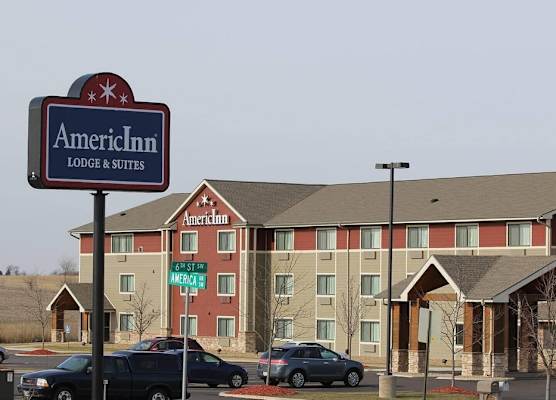 AmericInn by Wyndham Cedar Rapids Airport 1