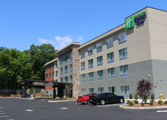 Holiday Inn Express & Suites HENDERSONVILLE SE - FLAT ROCK by IHG 1