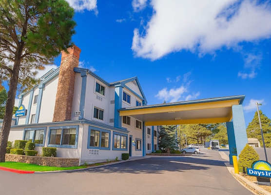 Days Inn & Suites by Wyndham East Flagstaff 1