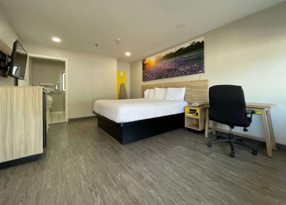 Days Inn by Wyndham Near Seaworld San Antonio 1