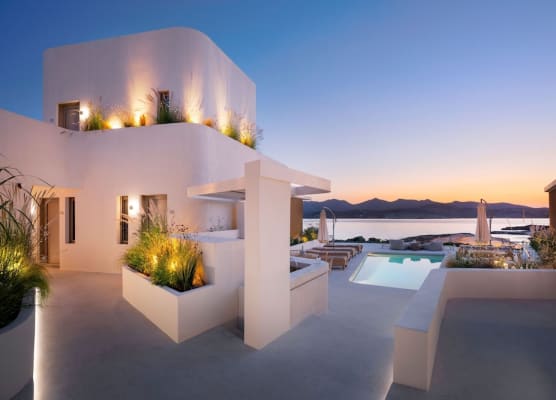 White Pebble Suites 1