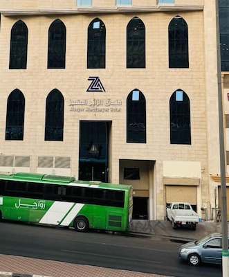 Alzaer Almutamyez Ajyad 1