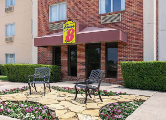 Super 8 by Wyndham Grapevine/DFW Airport Northwest 1