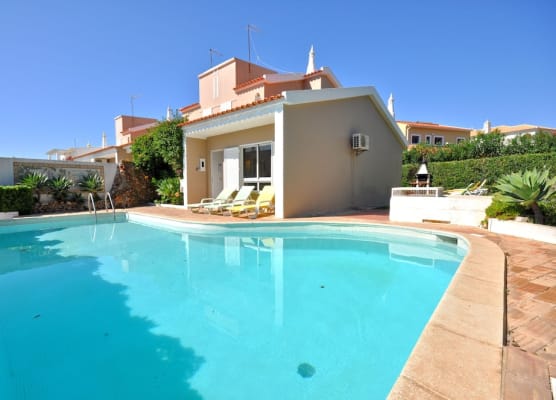Stylish and Well-equipped, Private Pool, Close to Amenities, Free AC & Wifi 1