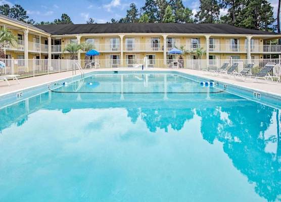 RAMADA BY WYNDHAM WALTERBORO 1