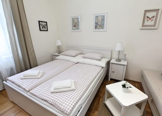Angel City Aparthotel 1