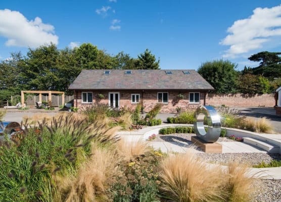 Super Spacious Barn Conversion With Free Wifi, Netflix Fireplace 1