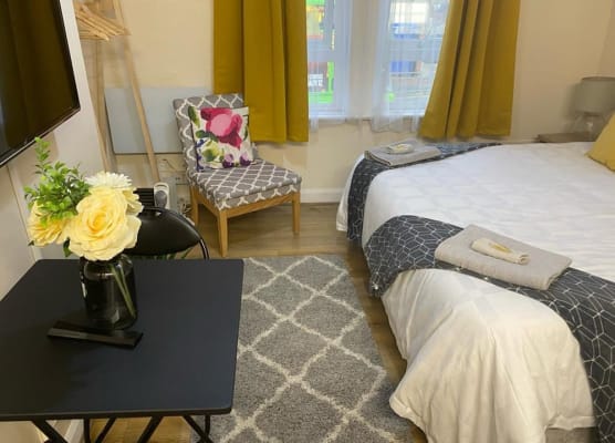 Alphastudio-leeds-walk 2-city-centre-freepark-wifi 1