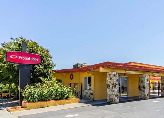 Econo Lodge 1