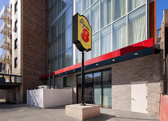 Super 8 by Wyndham Bronx Near Stadium 1