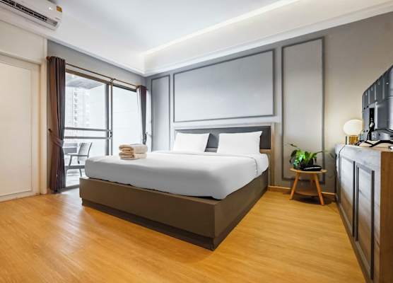 Boss Hotel 1