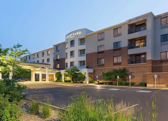 Courtyard by Marriott Madison West / Middleton 1