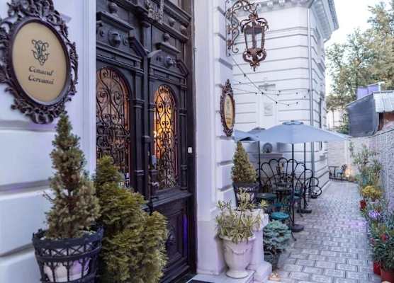 Conacul Coroanei Luxury Boutique 1