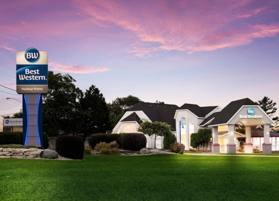 Best Western Harbour Pointe Lakefront 1