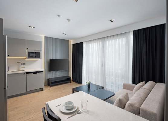 Mel House Lara 1