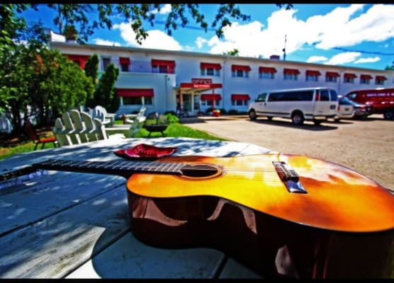Holiday Music Motel 1