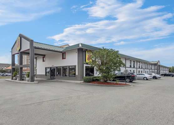 Super 8 by Wyndham Valdosta GA I-75 1