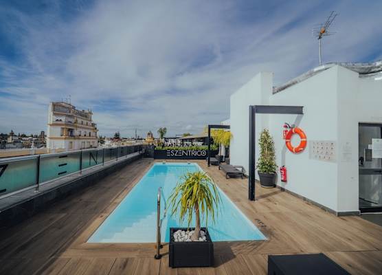 esZentrico Suites-Rooftop Bar & Pool 1