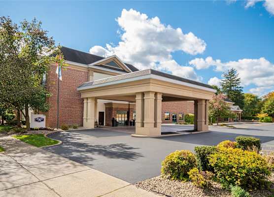 Hampton Inn East Aurora 1