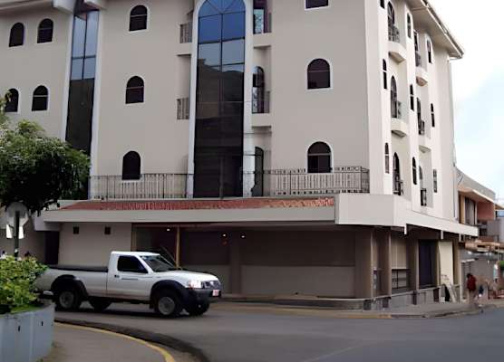 Alajuela Backpackers Airport Hostel 1