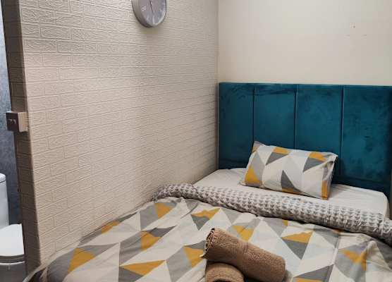 St Lucia women only lodge Leicester long stays 1