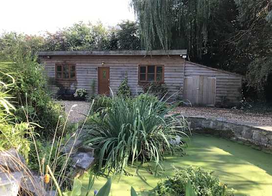 Cosy South Gloucestershire Cabin Retreat 1
