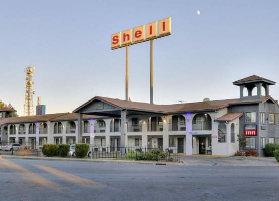 Crossroads Inn - Downtown Sacramento 1