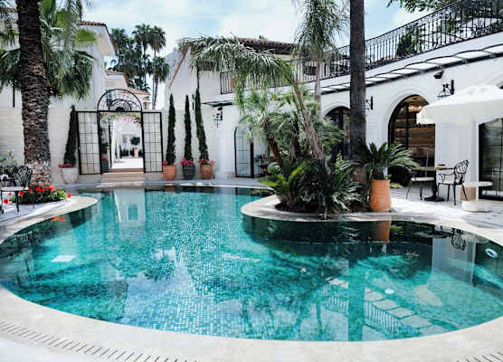 Elegance East Hotel 1
