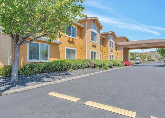 Quality Inn near Six Flags Discovery Kingdom-Napa Valley 1