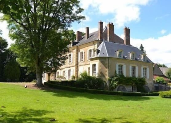 Manoir de Curty 1