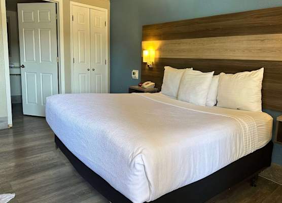 Days Inn by Wyndham San Diego Vista 1
