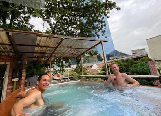 Chinatown Hostel by Mingle - Rooftop Private Jacuzzi with Bar 1