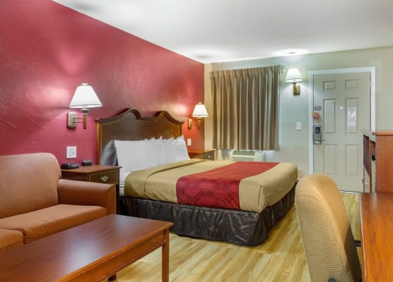 Econo Lodge Sturbridge Route 20 1