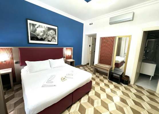 The Five Oscars Inn 1